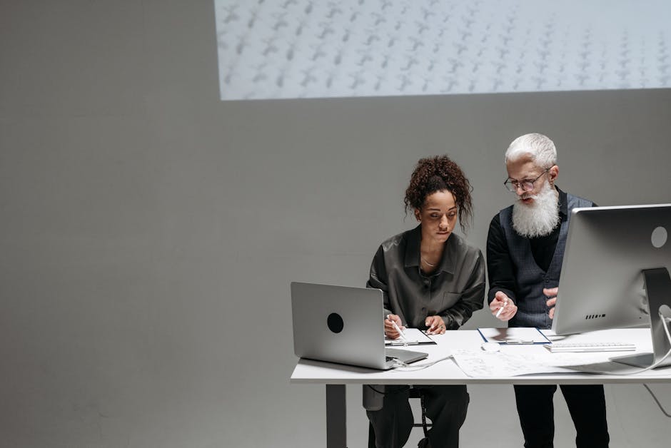 Bir proje üzerinde işbirliği yapan çeşitli profesyonellerden oluşan bir ekip